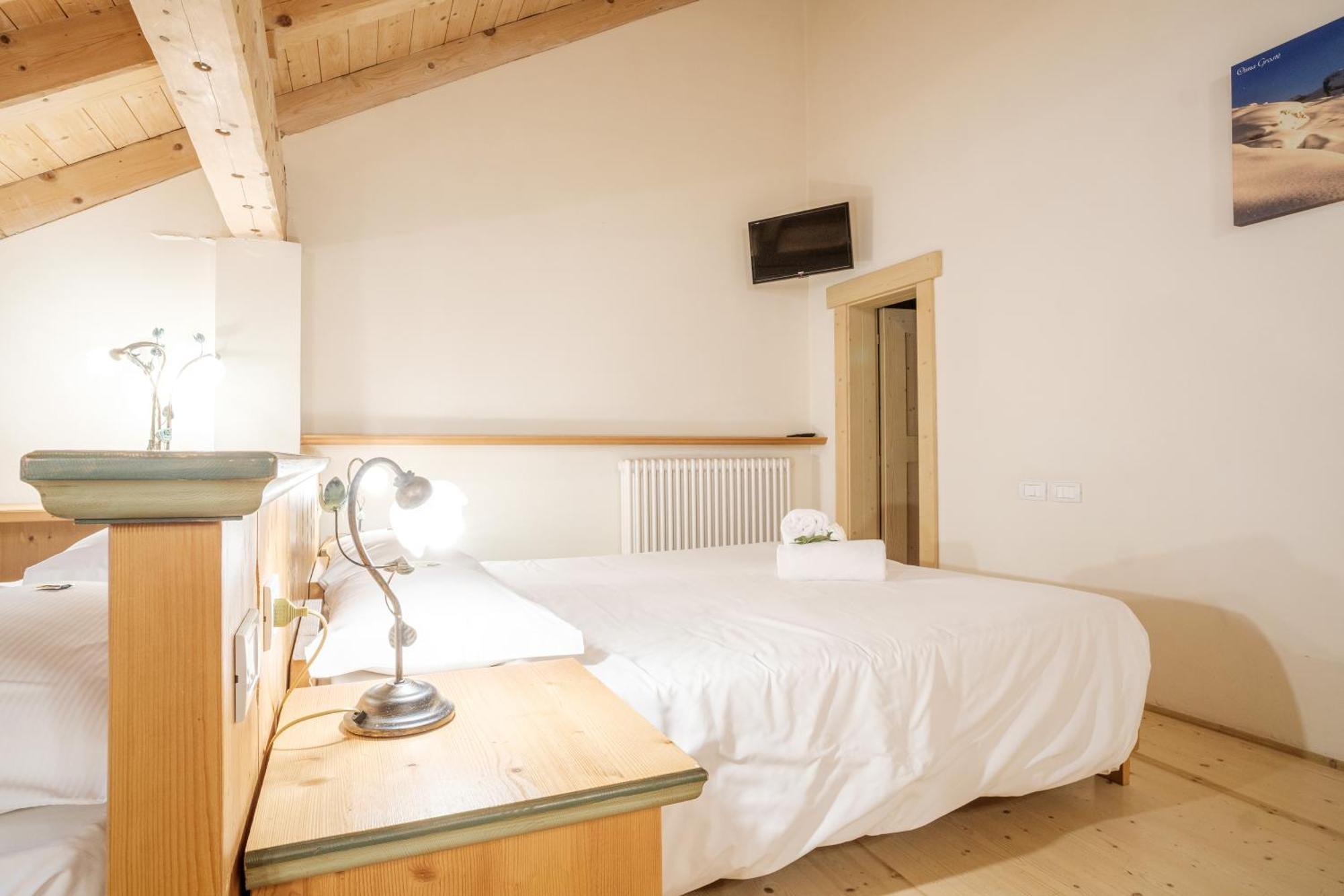 Casa Moresc Spiazzo  Phòng bức ảnh