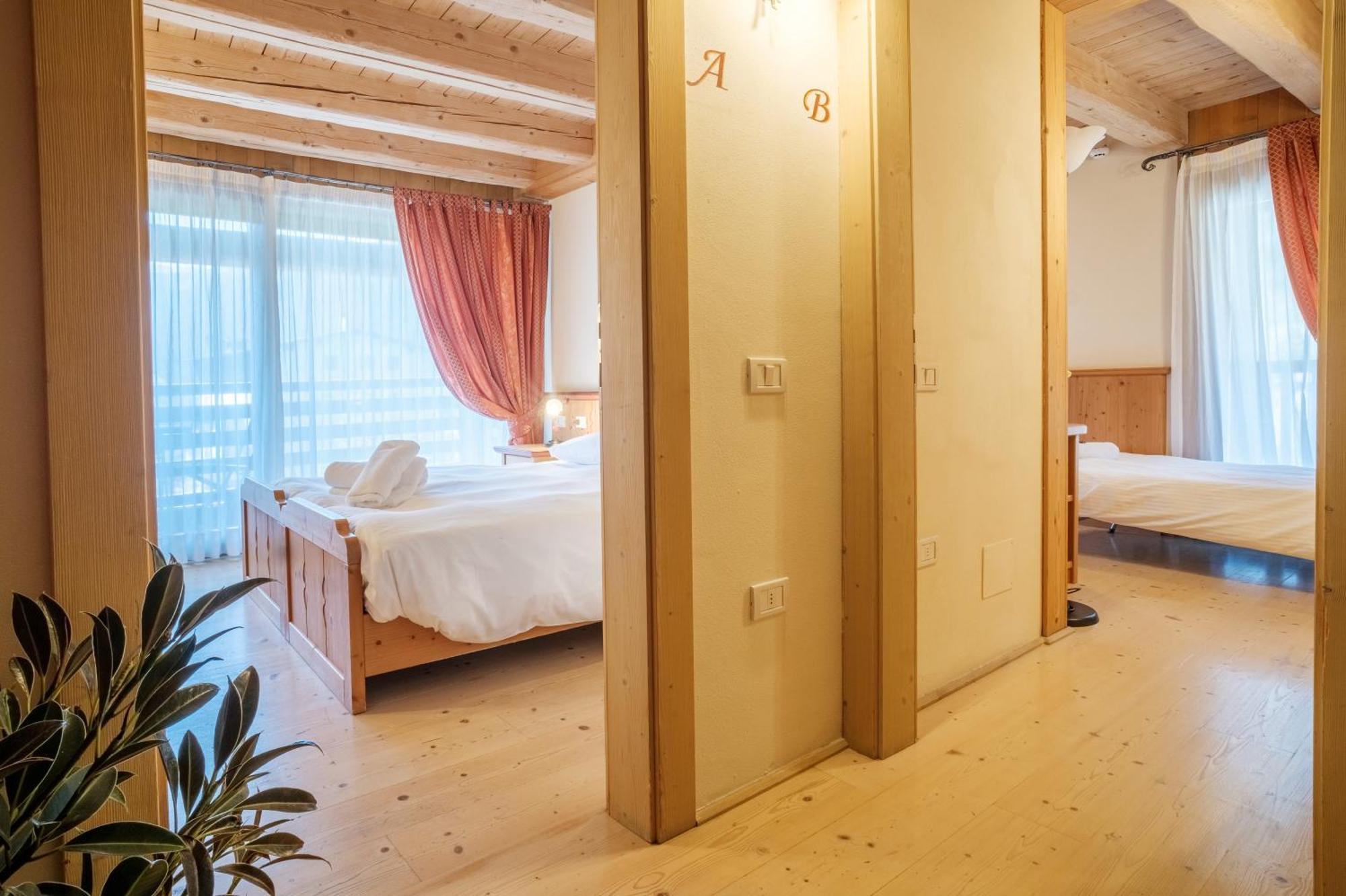 Casa Moresc Spiazzo  Phòng bức ảnh