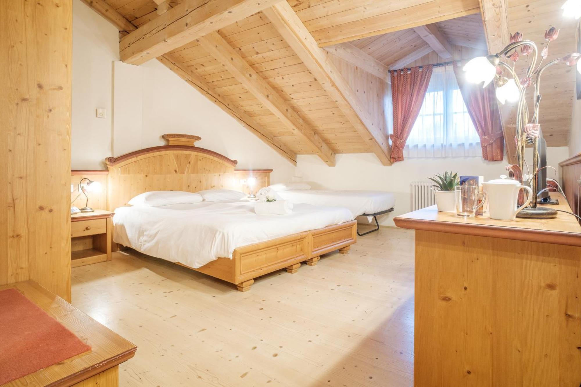 Casa Moresc Spiazzo  Phòng bức ảnh