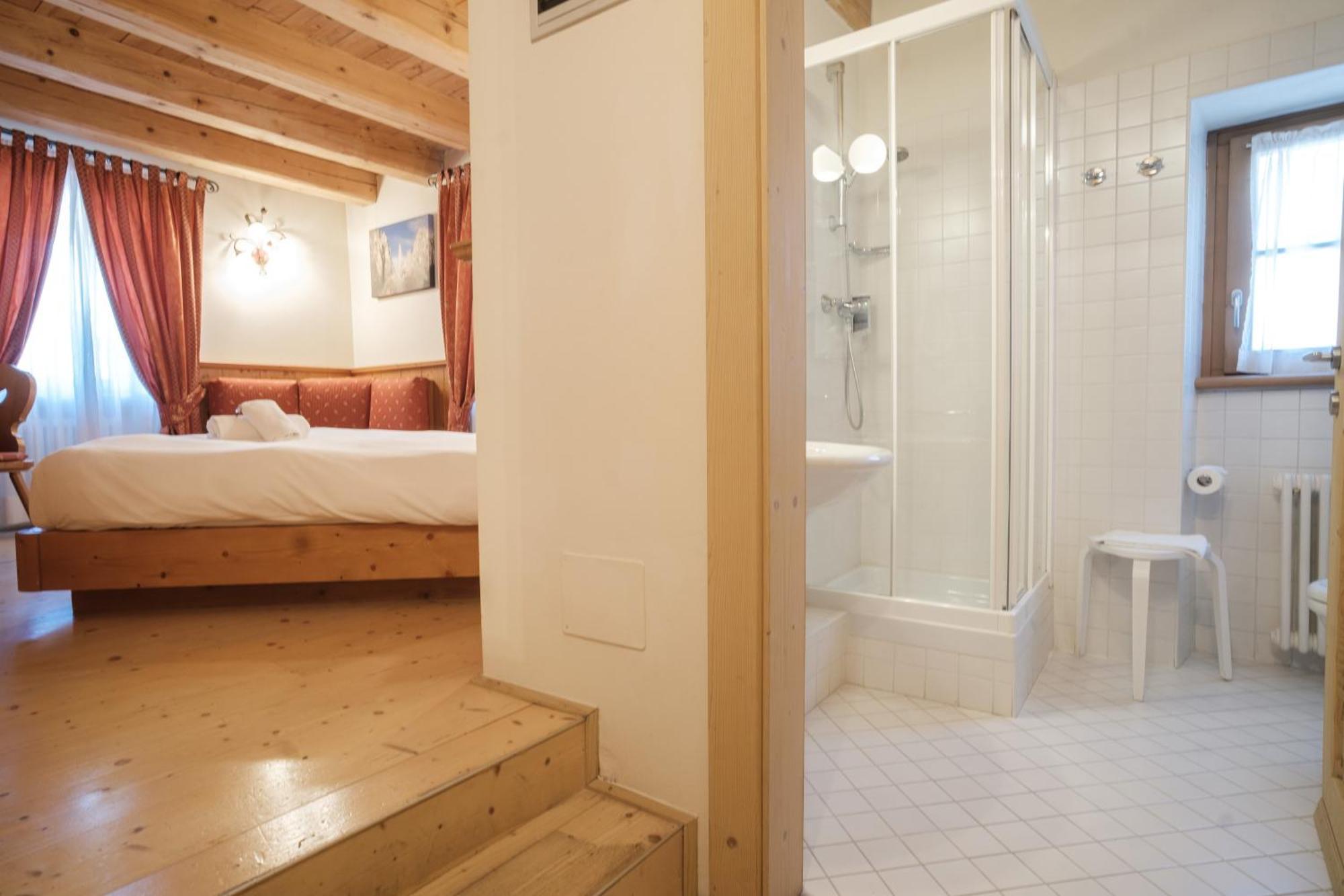 Casa Moresc Spiazzo  Phòng bức ảnh
