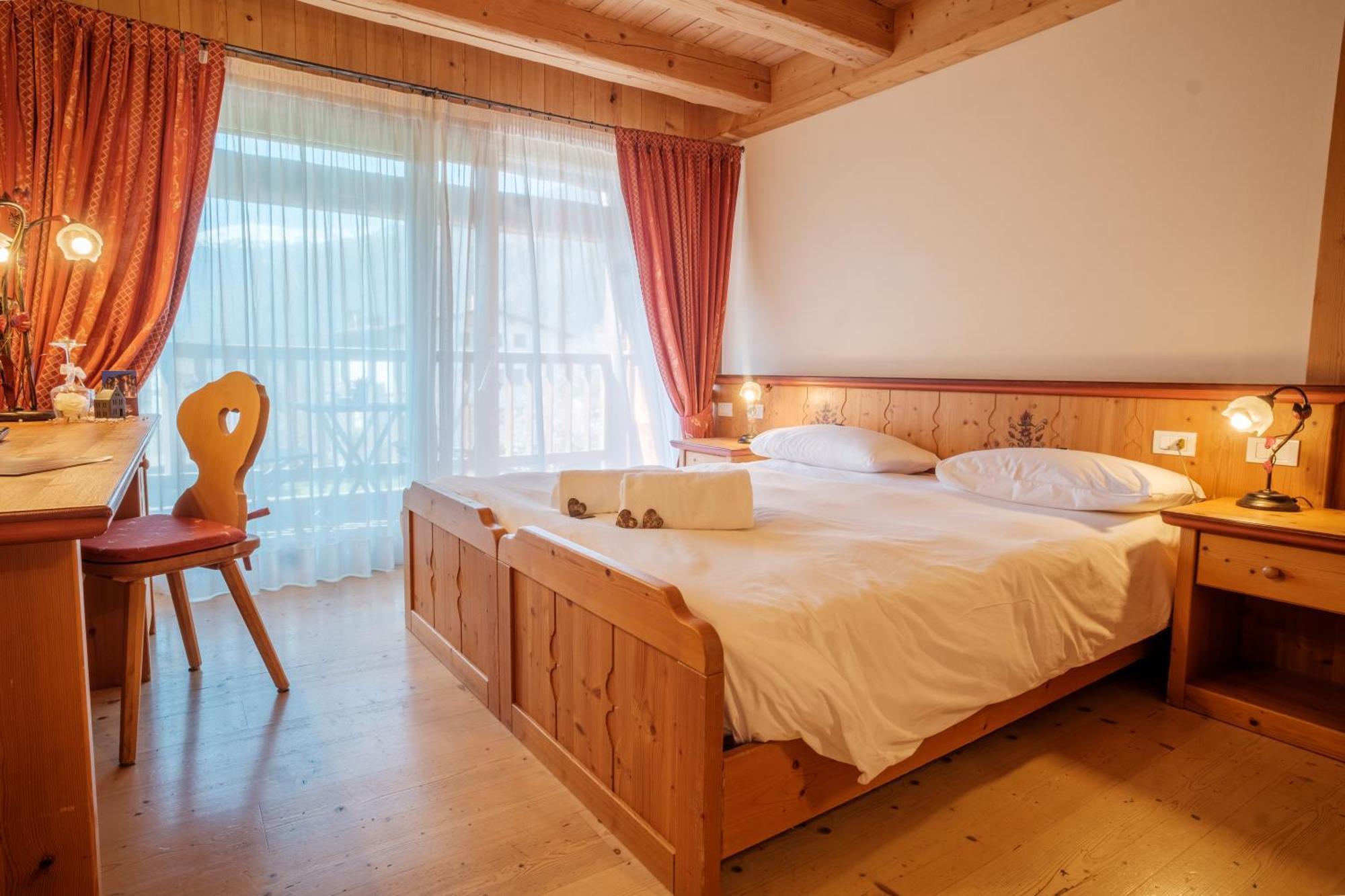 Casa Moresc Spiazzo  Phòng bức ảnh